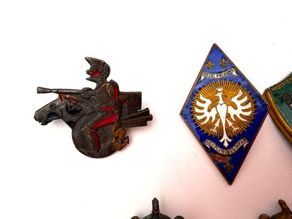 France, XXème.
Lot d'insignes régimentaires...