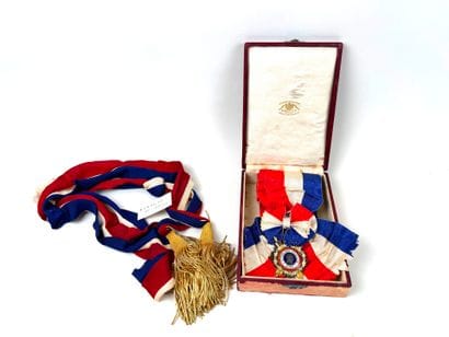 France, IIIe République (1870-1940).
Ensemble...