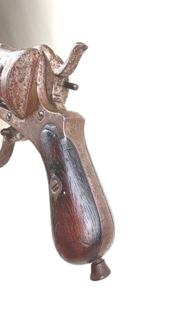 Belgique, Milieu XIXème.
Revolver à broche...