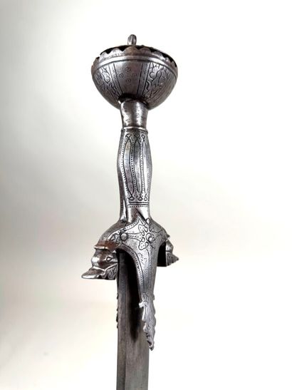 Empire Indo-Persan, XIXème.
Sabre dit Talwar.
Monture...