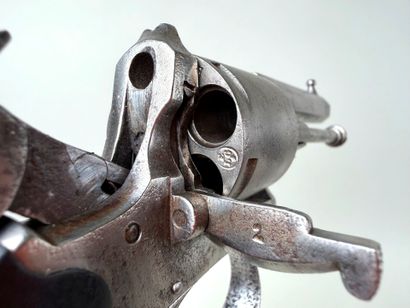 Belgique, fin XIXème.
Revolver à percussion...