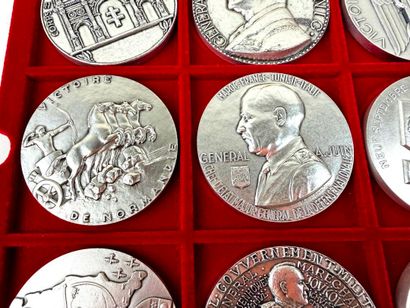 France, XXème.
Collection de 24 médailles...