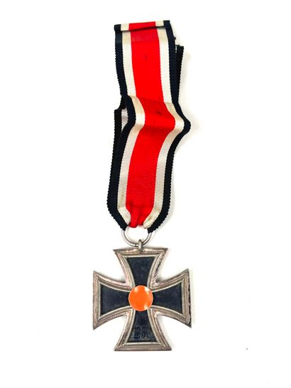 Allemagne, 2ème GM.
Croix de fer 2ème classe...
