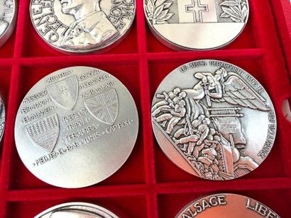 France, XXème.
Collection de 24 médailles...