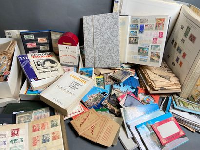 Bulk: Small bulk of French and World stamps...