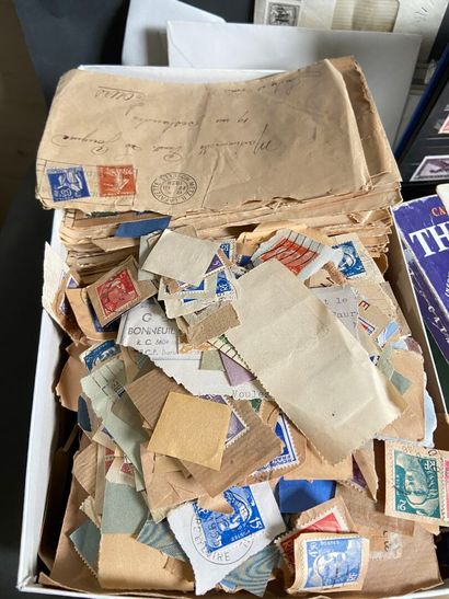 Bulk: Small bulk of French and World stamps...