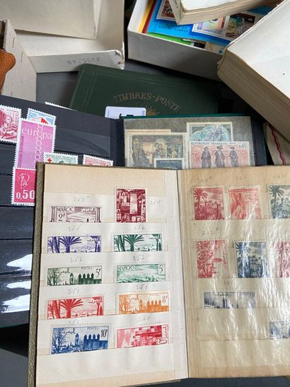 Bulk: Small bulk of French and World stamps...