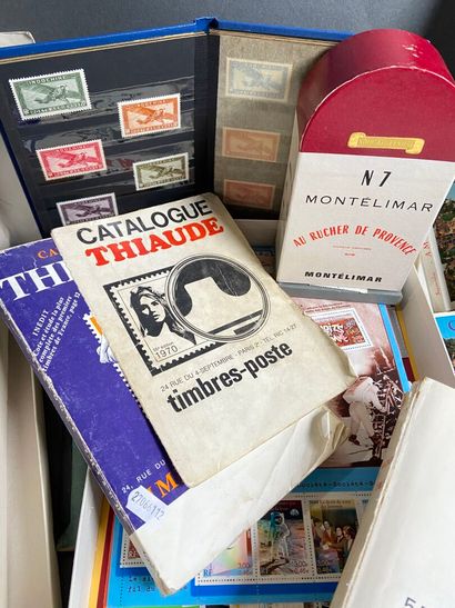 Bulk: Small bulk of French and World stamps...