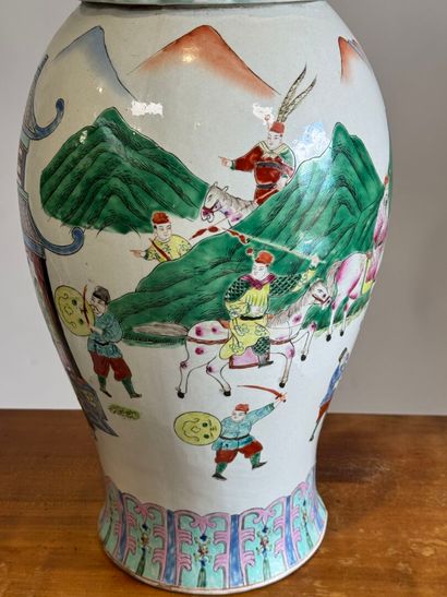 CHINA, 20th century.
Large polychrome porcelain...