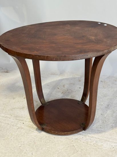 Circular pedestal table in wood and veneer.
Art...
