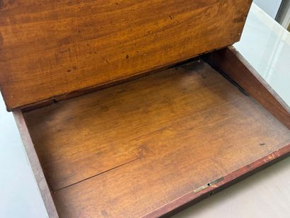 School desk in wood and leather.
11 x 60...