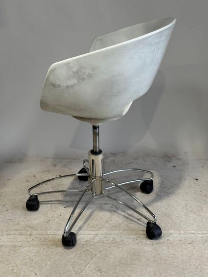 Office chair in thermoformed plastic, chrome-plated...