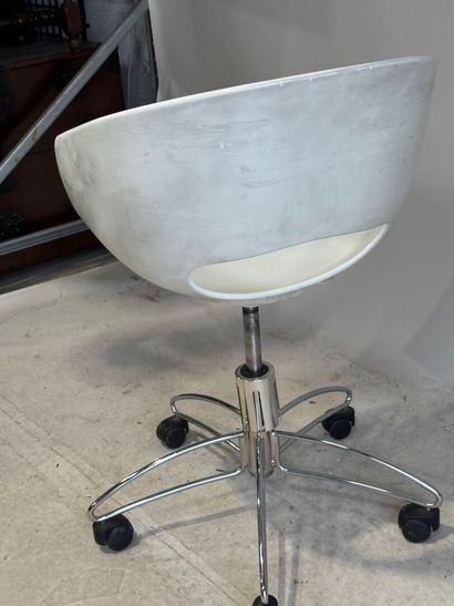 Office chair in thermoformed plastic, chrome-plated...