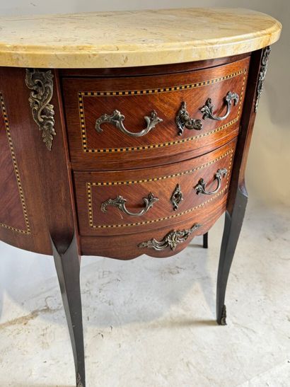 Half-moon chest of drawers in wood, veneer...