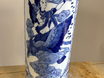 CHINA, 20th century. 
Cylindrical blue-white...