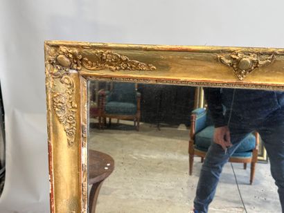 Rectangular wood and gilded stucco mirror...