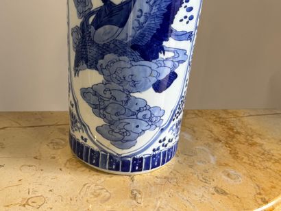 CHINA, 20th century. 
Cylindrical blue-white...