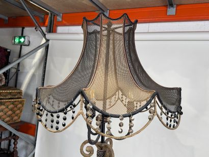 Tripod floor lamp in metal sheathed in black...