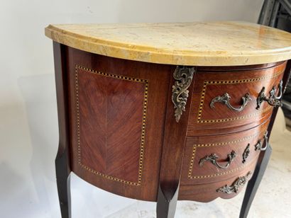 Half-moon chest of drawers in wood, veneer...