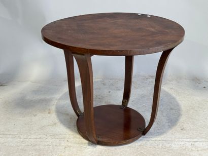Circular pedestal table in wood and veneer.
Art...