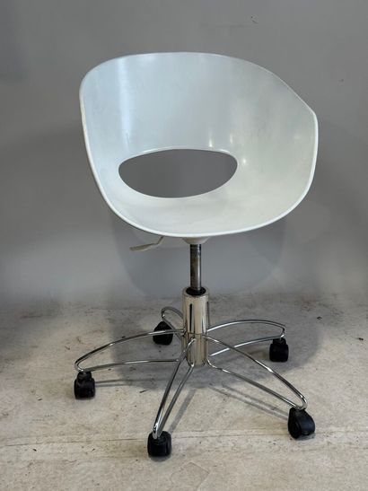 Office chair in thermoformed plastic, chrome-plated...