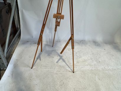 Wooden folding easel.