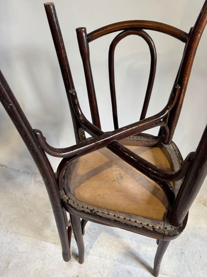 THONET.
Bentwood chair, circular seat.
86...