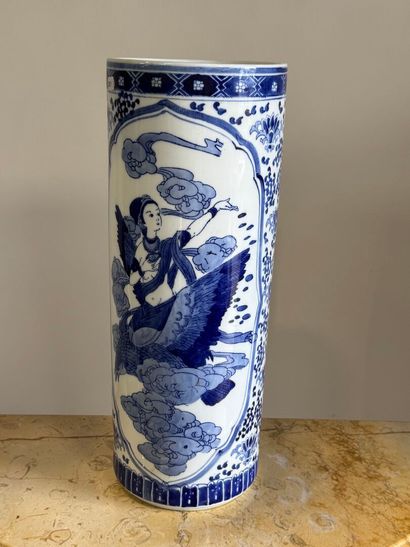 CHINA, 20th century. 
Cylindrical blue-white...