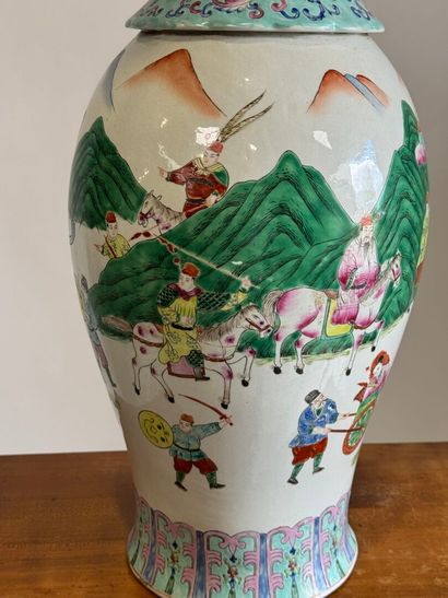 CHINA, 20th century.
Large polychrome porcelain...