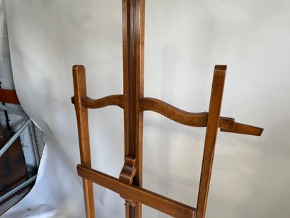 Wooden easel, central part adjustable in...