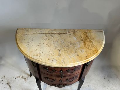 Half-moon chest of drawers in wood, veneer...