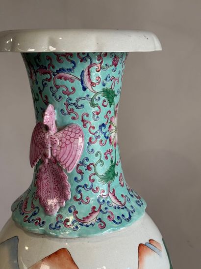CHINA, 20th century.
Large polychrome porcelain...