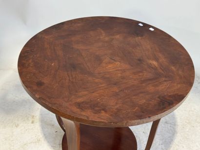 Circular pedestal table in wood and veneer.
Art...