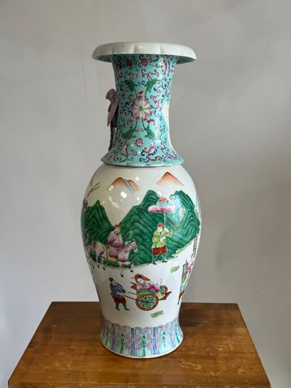 CHINA, 20th century.
Large polychrome porcelain...