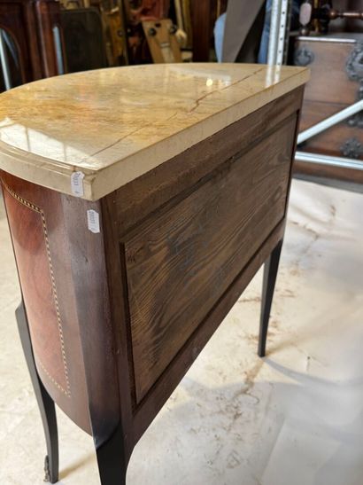 Half-moon chest of drawers in wood, veneer...