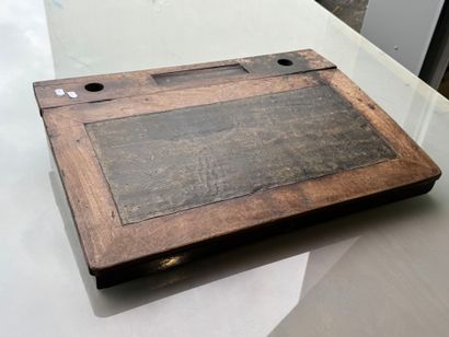 School desk in wood and leather.
11 x 60...