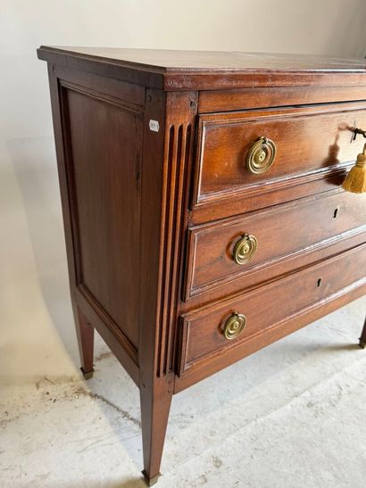 Small molded wood chest of drawers opening...