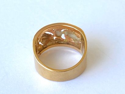 Large yellow gold ring with openwork arabesque...