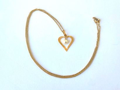 Yellow gold neck chain adorned with an openwork...