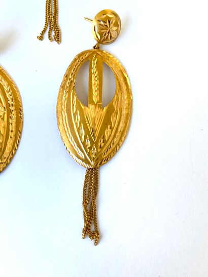 Half-set in yellow gold comprising : 
- a...