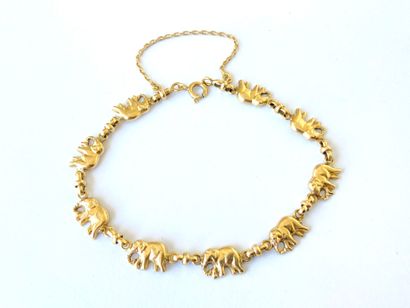 Yellow gold bracelet with elephant motifs....