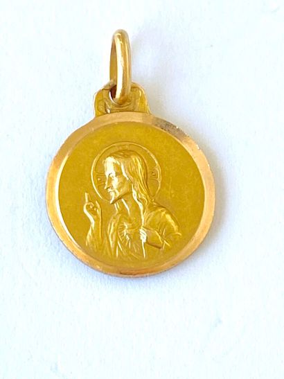 Circular religious medal in 18K yellow gold...