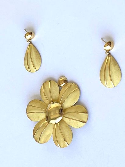 Half-set in yellow gold comprising : 
- a...