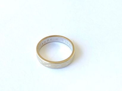 White gold wedding band with chased decoration...
