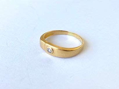 Yellow gold ring centered with a round diamond,...