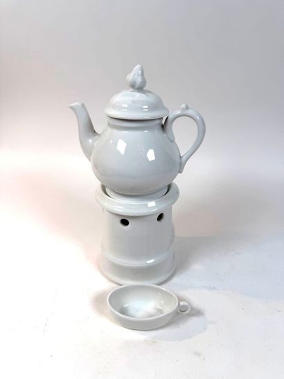 France, fin XIXe.
Tisanière en porcelaine...