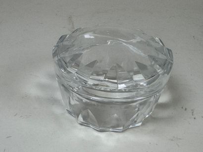 BACCARAT.
Bonbonnière ou sucrier couvert...