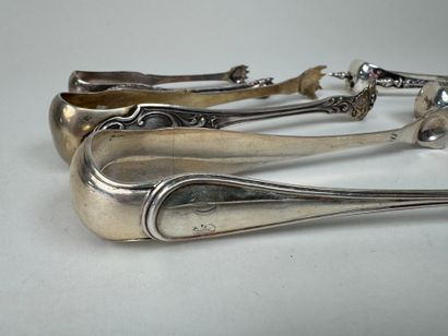 Five sugar tongs in 950/1000 silver, various...