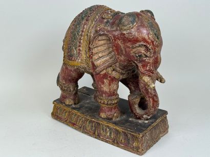 ASIE, XXe.
Éléphant.
Sujet en bois laqué...
