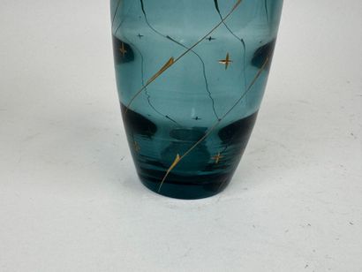 KOSTA, XXe.
Petit vase en verre coloré et...